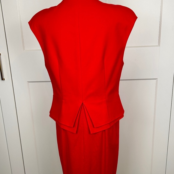 Structured Peplum Body- Con Red Dress - Picture 3 of 9
